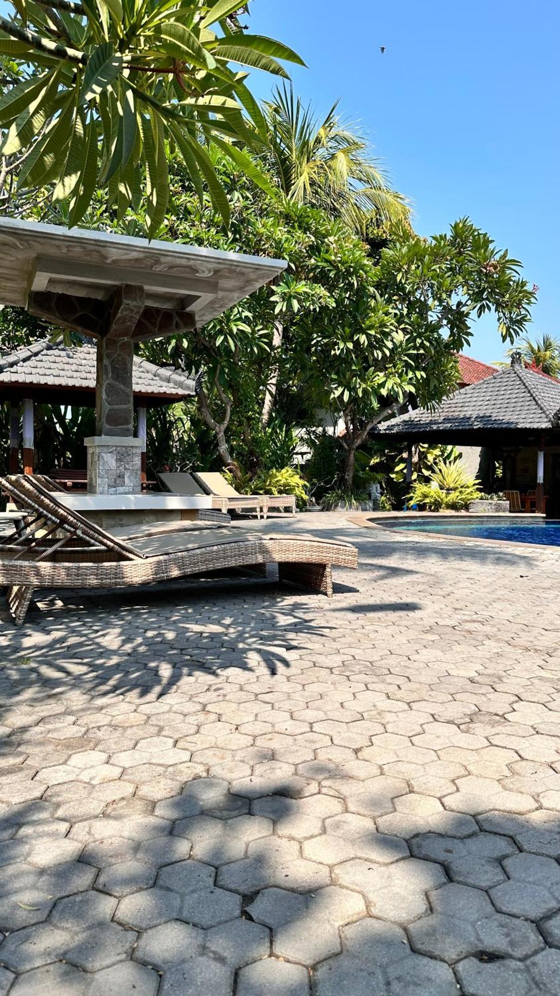 Puri Bali Hotel Lovina  Exterior photo