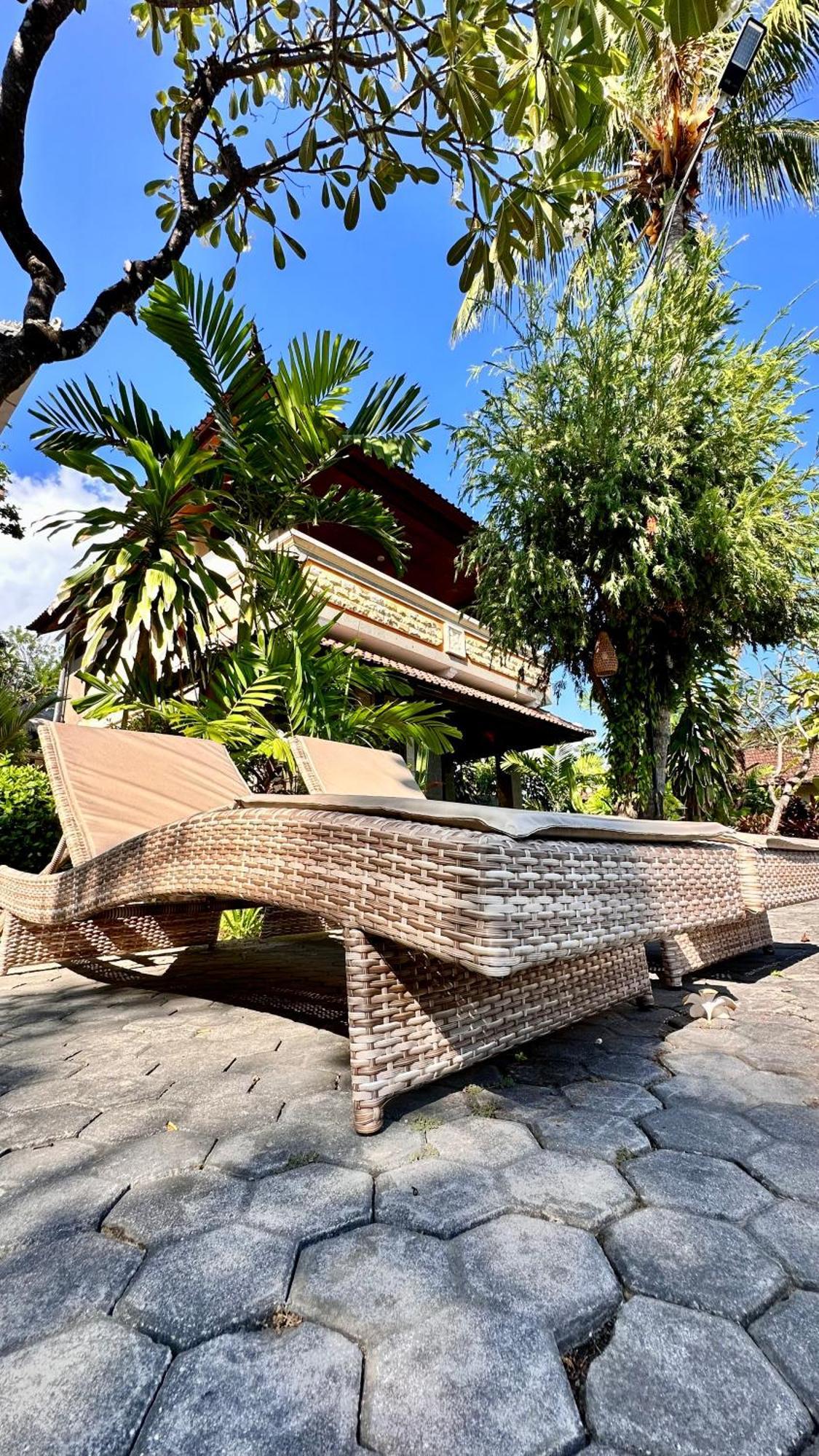 Puri Bali Hotel Lovina  Exterior photo