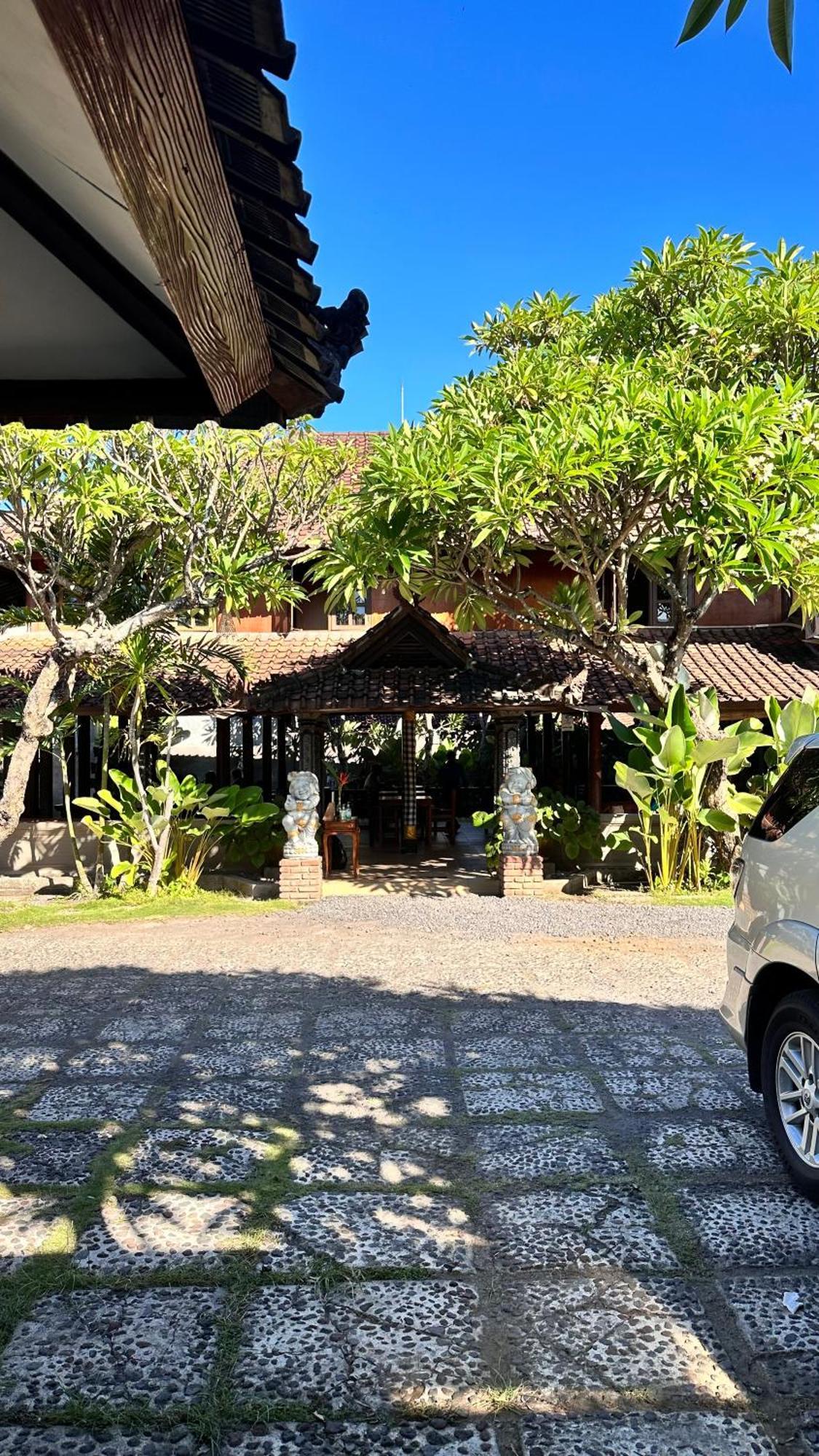 Puri Bali Hotel Lovina  Exterior photo