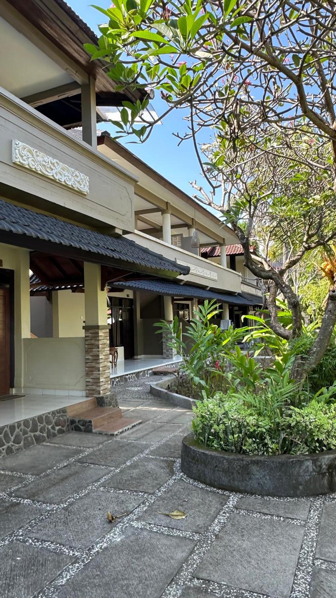 Puri Bali Hotel Lovina  Exterior photo