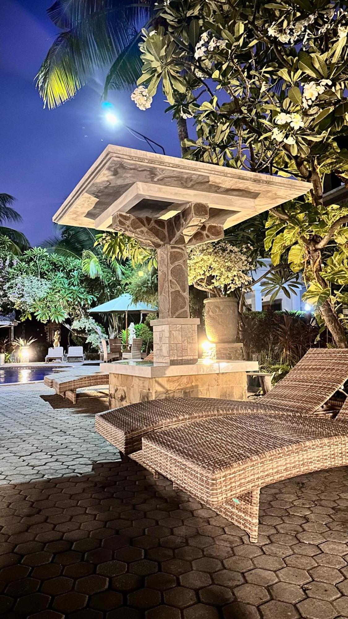 Puri Bali Hotel Lovina  Exterior photo